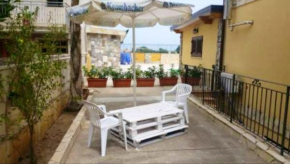 2 bedrooms appartement with sea view and enclosed garden at Palermo 2 km away from the beach, Palermo